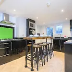 Headingley Hub - 8-bedroom For Large Groups - Pass The Keys Leeds