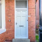 Headingley Hub - 8-bedroom For Large Groups - Pass The Keys Vakantiehuis *