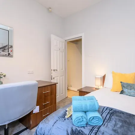 Headingley Hub - 8-bedroom For Large Groups - Pass The Keys * Лідс