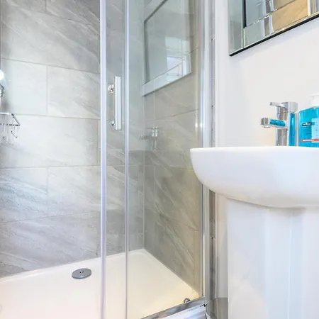 Headingley Hub - 8-bedroom For Large Groups - Pass The Keys 利兹