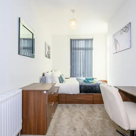 Сasa de vacaciones Headingley Hub - 8-bedroom For Large Groups - Pass The Keys