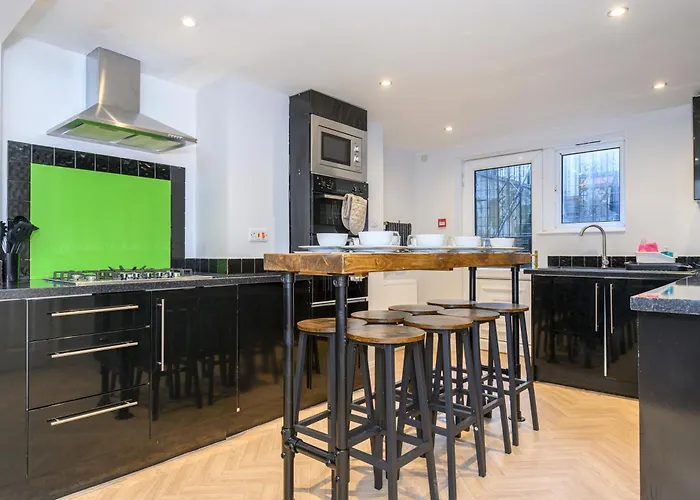 Headingley Hub - 8-bedroom For Large Groups - Pass The Keys 度假居 *