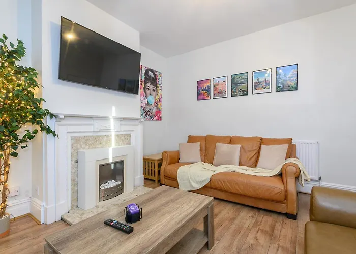 Headingley Hub - 8-bedroom For Large Groups - Pass The Keys Holiday home *