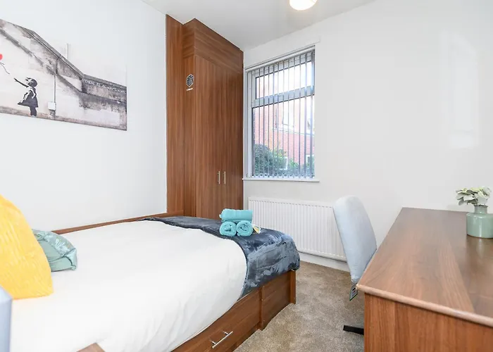 Headingley Hub - 8-bedroom For Large Groups - Pass The Keys * Лідс