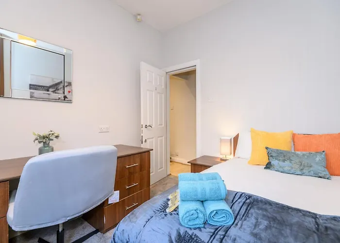 Headingley Hub - 8-bedroom For Large Groups - Pass The Keys * 利兹