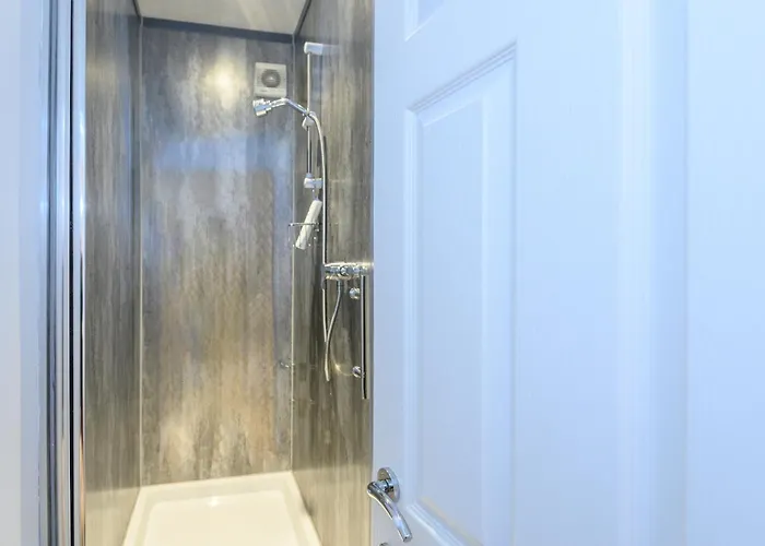 Headingley Hub - 8-bedroom For Large Groups - Pass The Keys Будинок відпочинку *