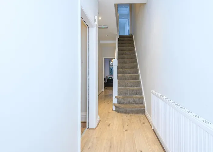 Headingley Hub - 8-bedroom For Large Groups - Pass The Keys * 利兹