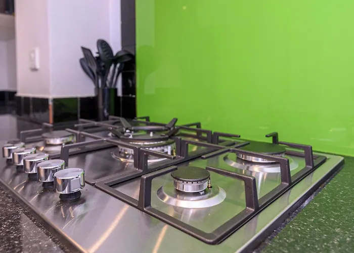 Headingley Hub - 8-bedroom For Large Groups - Pass The Keys *