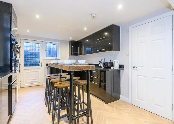 Headingley Hub - 8-bedroom For Large Groups - Pass The Keys