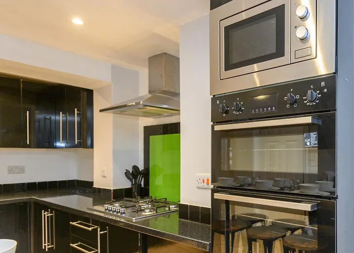 Headingley Hub - 8-bedroom For Large Groups - Pass The Keys * Лідс