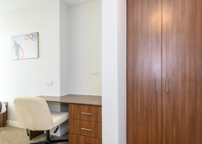 Headingley Hub - 8-bedroom For Large Groups - Pass The Keys * Лідс