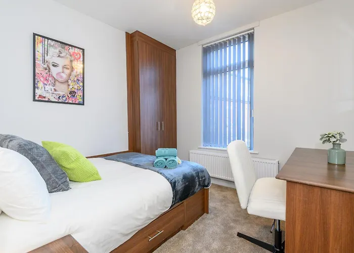 Headingley Hub - 8-bedroom For Large Groups - Pass The Keys *