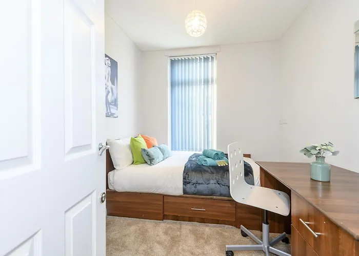 Holiday home Headingley Hub - 8-bedroom For Large Groups - Pass The Keys *