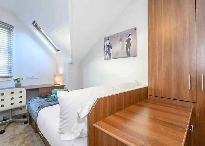 Headingley Hub - 8-bedroom For Large Groups - Pass The Keys *