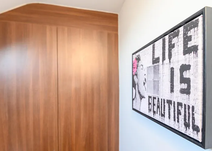 Headingley Hub - 8-bedroom For Large Groups - Pass The Keys 度假居 *