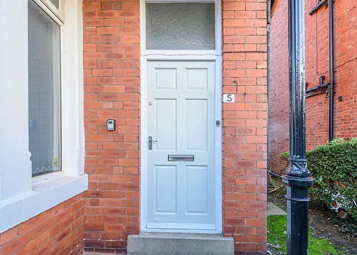 Headingley Hub - 8-bedroom For Large Groups - Pass The Keys Holiday home *