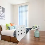 Ferienhaus Headingley Hub - 8-bedroom For Large Groups - Pass The Keys *