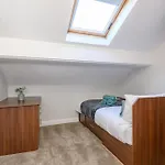 Ferienhaus Headingley Hub - 8-bedroom For Large Groups - Pass The Keys Leeds (West Yorkshire)