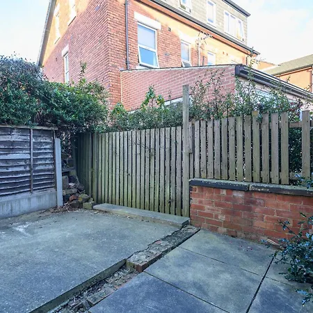 Ferienhaus Headingley Hub - 8-bedroom For Large Groups - Pass The Keys Leeds (West Yorkshire)