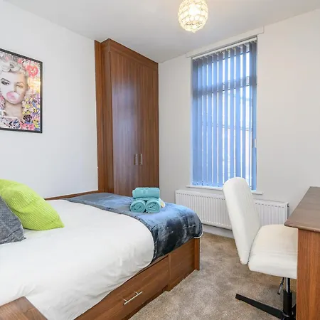 Headingley Hub - 8-bedroom For Large Groups - Pass The Keys *